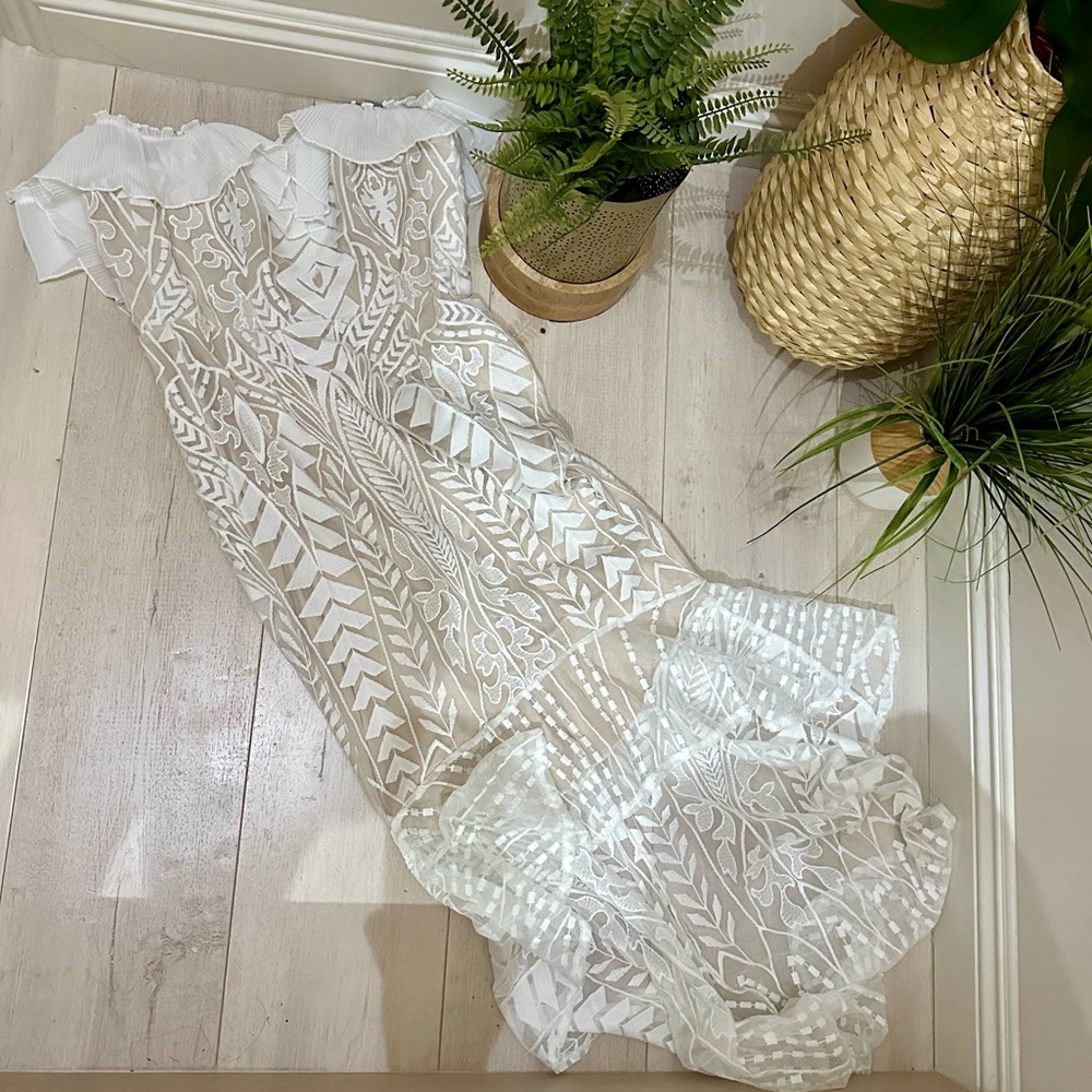 NWT Saints + Secrets dress. Sweetheart neckline, nude underlay. Boho lace style.
